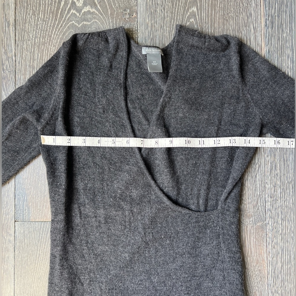 Ann Taylor Faux Wrap pullover V-neck sweater. Gray size XS - Picture 6 of 8